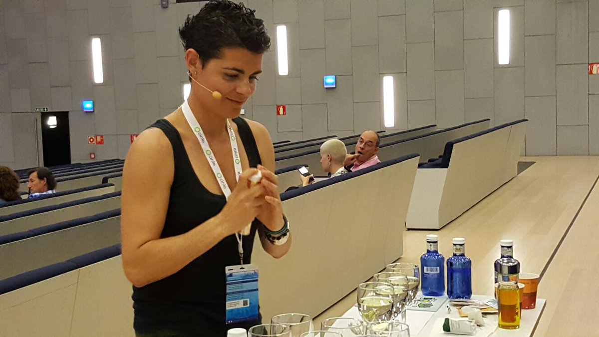 AngeliniFarmaES's tweet photo. @blanc_mar preparando muestras en el taller sobre Calidad de los Coml. Aliment. #SEFAC16 https://t.co/5XZ3DXfvxc