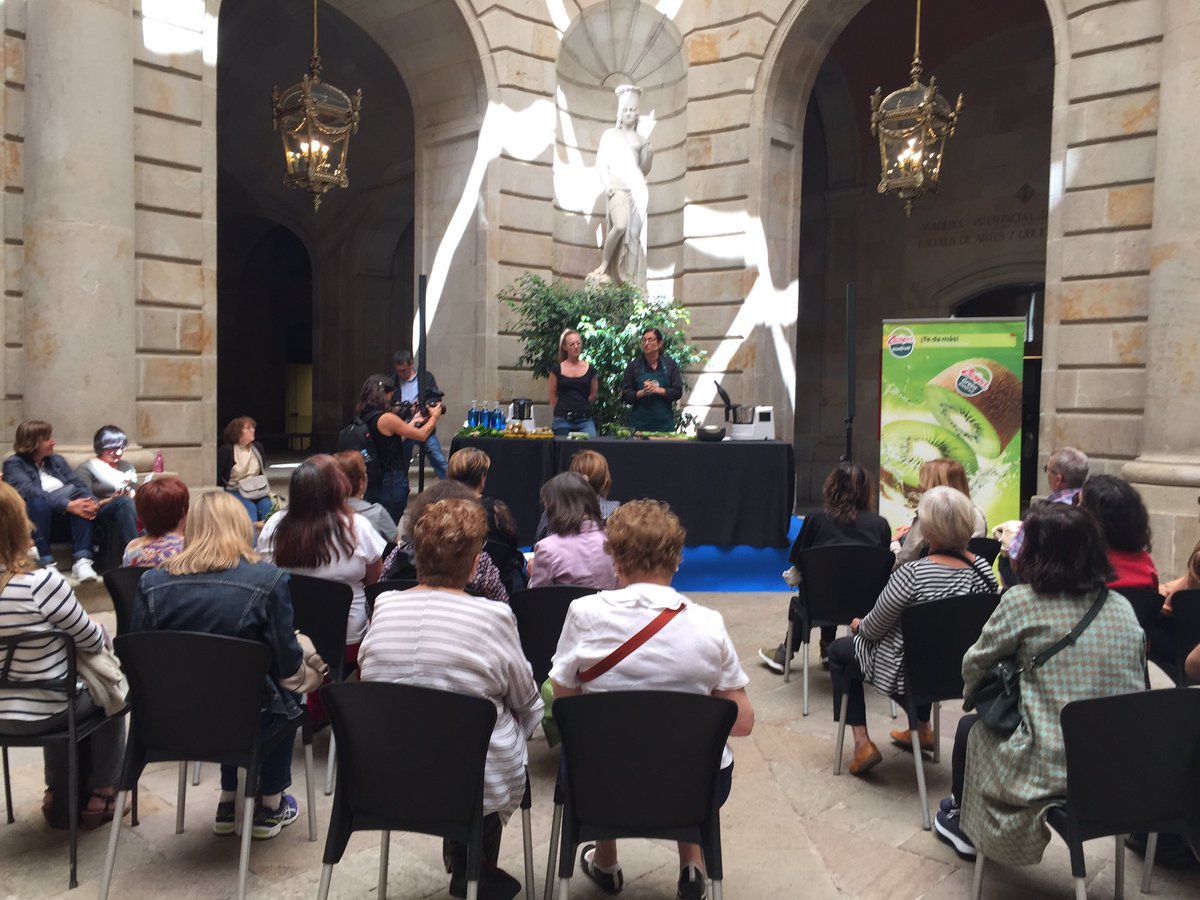 Empieza el #showcooking de smoothies por <a href="/AmandaLPostre/">Amanda Laporte</a> 😋😋😋