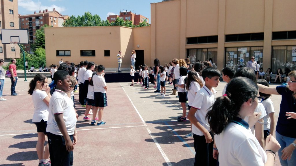 ColegioAlhucema's tweet photo. Seguimos de fiesta en los #bailesdelmundo #Fuenlabrada https://t.co/HIFpqTVjpN