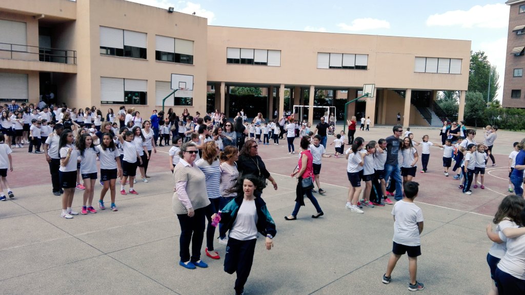 ColegioAlhucema's tweet photo. Seguimos de fiesta en los #bailesdelmundo #Fuenlabrada https://t.co/HIFpqTVjpN