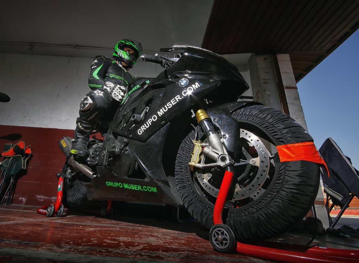 grupomuser's tweet photo. En @grupomuser nos gusta apoyar y fomentar el deporte, por ello somos patrocinadores  #MOTOCICLISMO #MOTOS #FACHADAS https://t.co/jej8l6E9Xy