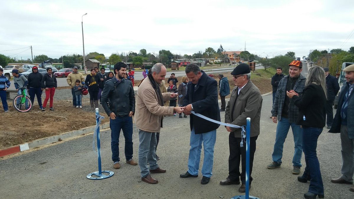 IntendenteCaram's tweet photo. Inauguracion obras consolidación de Barrio Ayui junto a OPP. Importante mejora de calidad de vida de nuestra gente https://t.co/d1LwtpfSOA