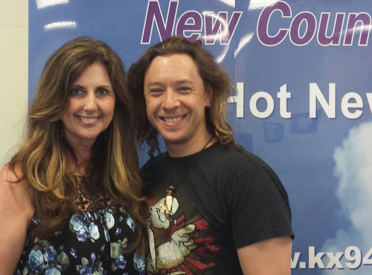 Lindakx947's tweet photo. This guy popped by @KX947 and we had a great chat! Check it out @MarshallDane https://t.co/UOFZnybdmO #motorcycle https://t.co/JPkLfL41zs