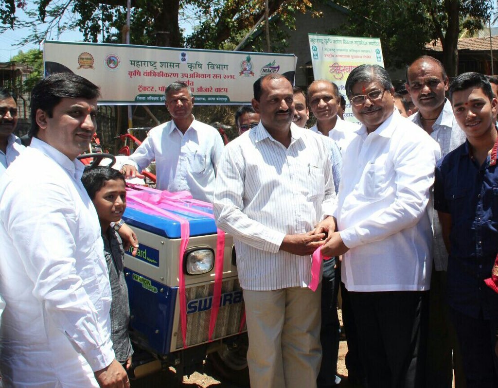 SwarajMaHa's tweet photo. #Swaraj724 NT Delivery By Shri. Chandrakant Dada Patil( Guardian Minister Of Kolhapur ) #MAIDC customer S D Patil https://t.co/r9zjxJSAvZ
