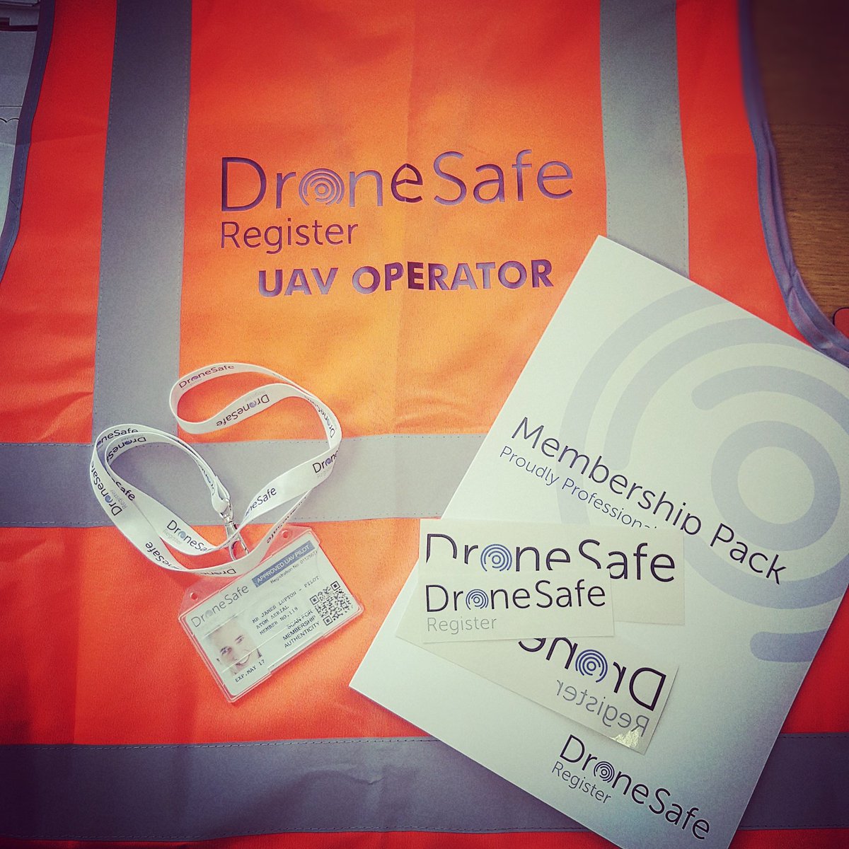 Atom_Aerial's tweet photo. Thank you @DroneSafeReg for our #membership #pack it arrived today. #drones #safety #flysmart #flysafe #dji https://t.co/8g00FRXZ3X