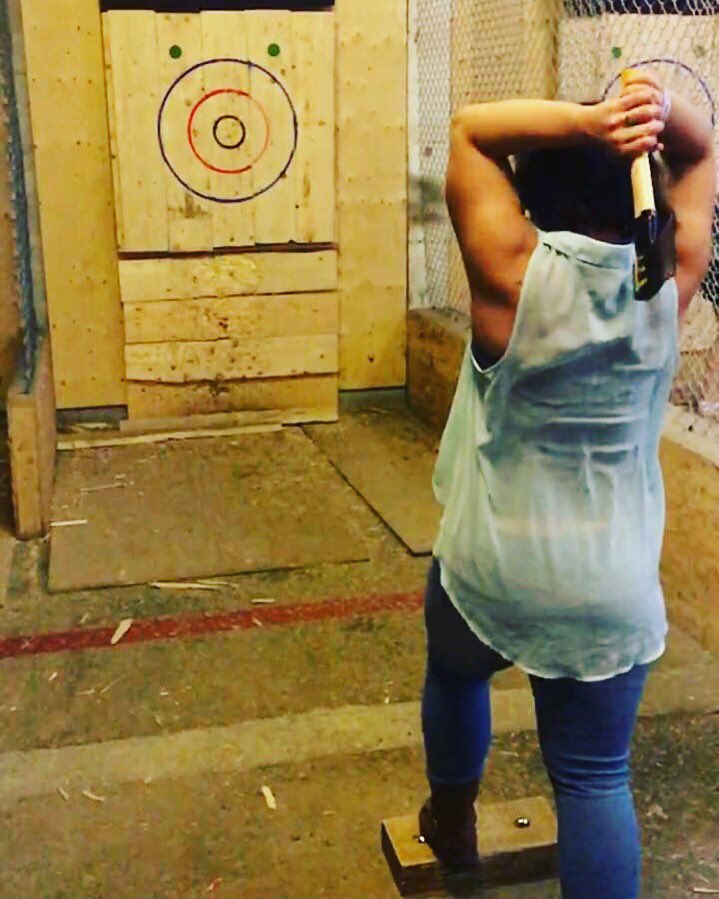 DeniseGittins's tweet photo. First day in #toronto &amp; the first thing to do is to learn how to throw an axe, right? #axethrowing #batlaxethrowing https://t.co/P3zurERidm