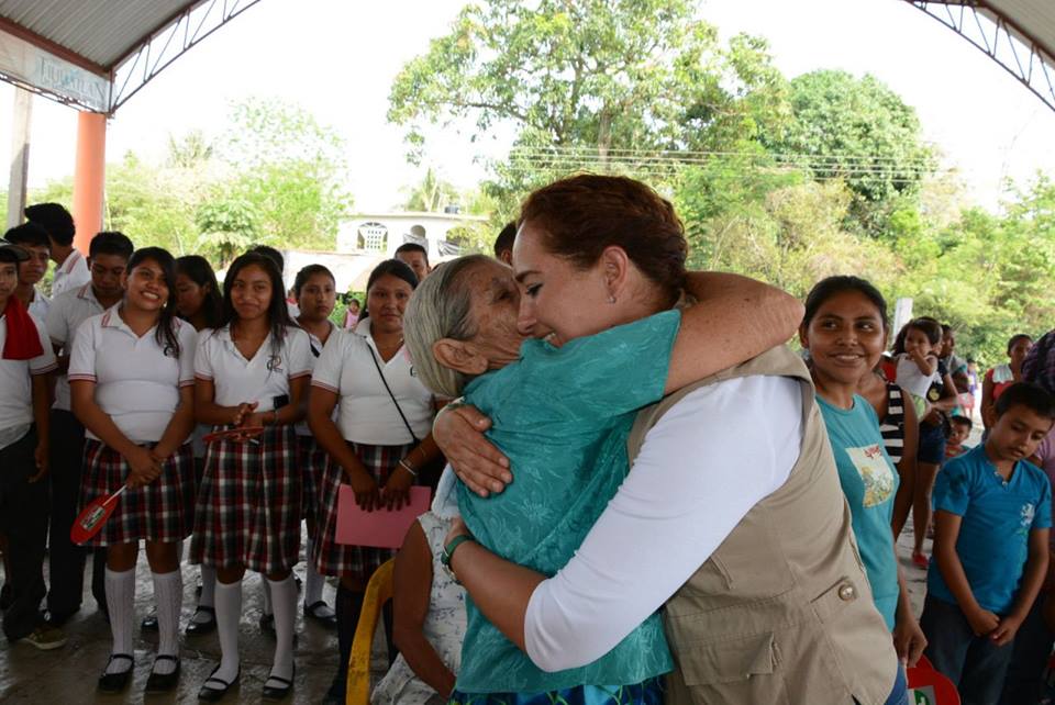 MichelleGustinC's tweet photo. #Sonrisas #Abrazossinceros #GraciasTihuatlán #Losllevoenmicorazón. https://t.co/OsFxOrueWX