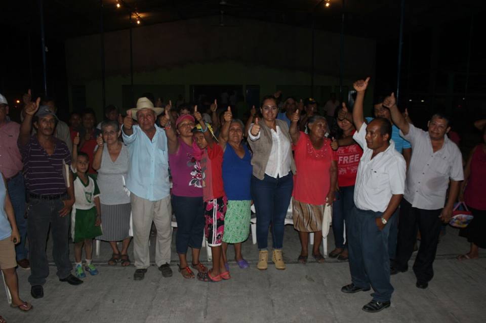 MichelleGustinC's tweet photo. En campaña se trabaja de día y de noche. #GraciasDistrito3 #Tuxpan. #TodosconMichelle. https://t.co/if4KN8cxKu