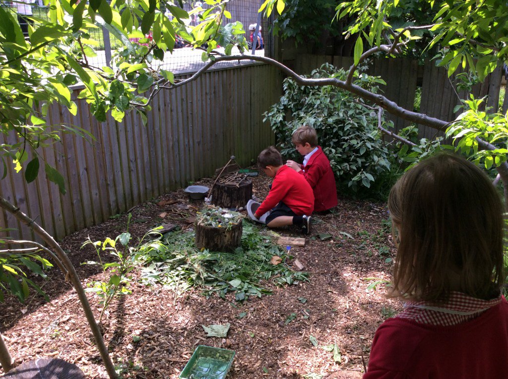 Woodpeckerclass's tweet photo. Andy Goldsworthy https://t.co/F7v9FxFTtM https://t.co/DzXqtq24Xu