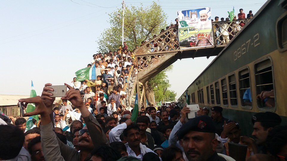 waqasjafri's tweet photo. Train March@ Shahdadpur
#KarachiAgainstCorruption 
#کرپشن_مکاؤ_ٹرین_مارچ 
#JIPExposingCorruption https://t.co/FtOsrjD2ar