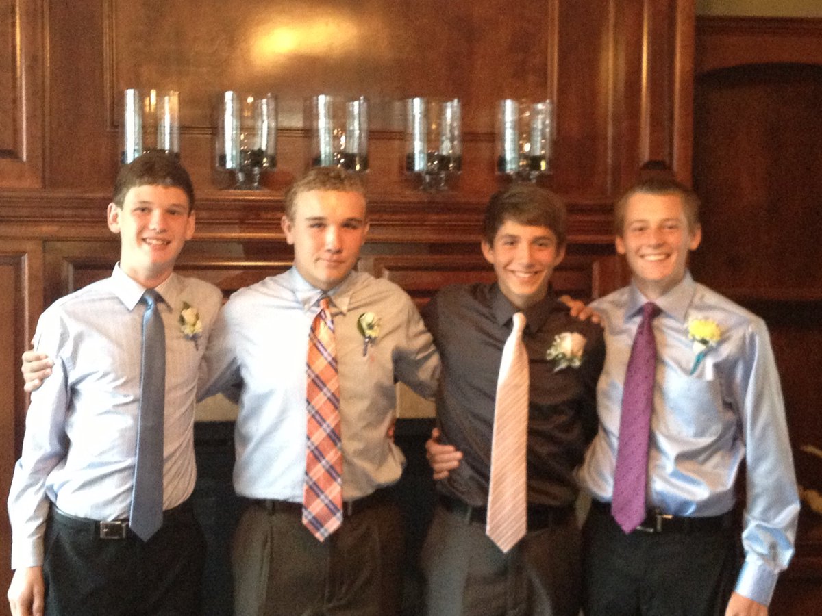 NickJanecek's tweet photo. Happy birthday to this dude @Ryan_Hove see ya in 316 😎 https://t.co/T2Ai6ty351