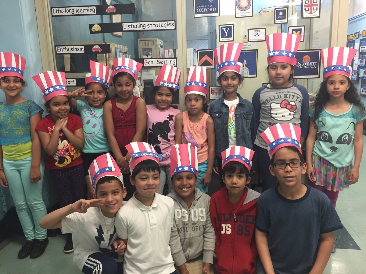 2ndGradeJKO's tweet image. #class201 wishes you a #HappyMemorialDay ! #2ndgrade #mrsgrubstein @PS66JKO #artintheclassroom