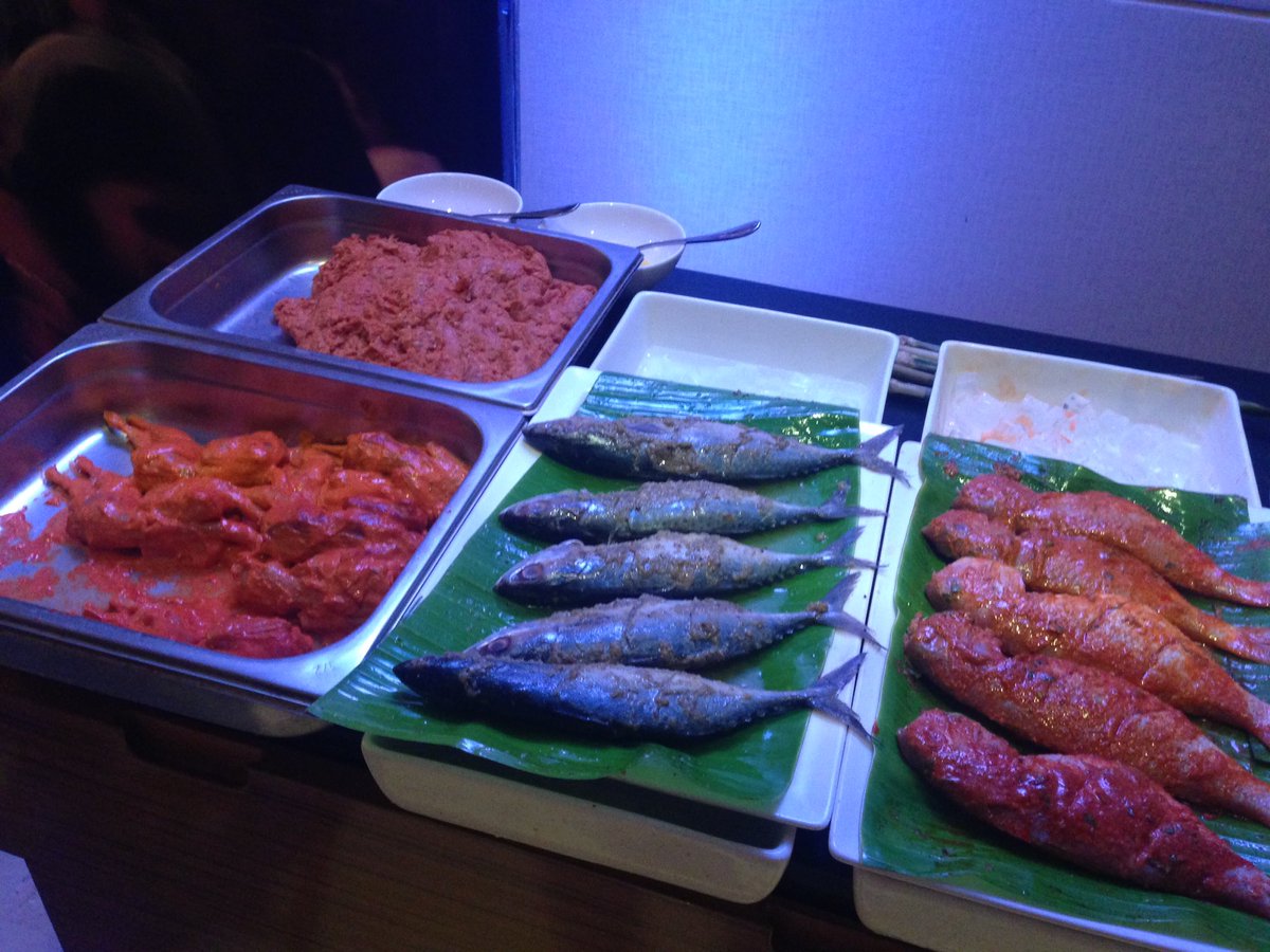 HariCamala's tweet photo. Sigdi seekh just the way it is in Hyderabad.. That's baby quail and fish!! #CookOffWithBurrp @Burrp @FFBengaluru https://t.co/D4qjfcKp2j