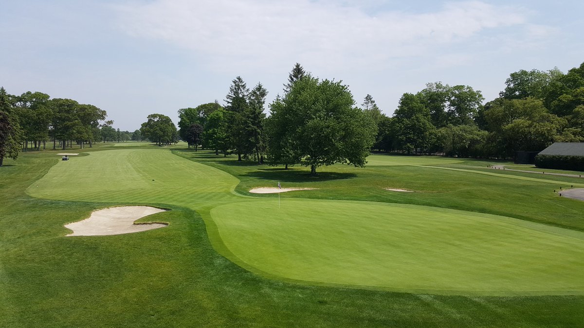 LKTurf's tweet photo. Had to make sure the #VerandaView is on point for Memorial Weekend @rockvillelinks https://t.co/uwP39JnUXn
