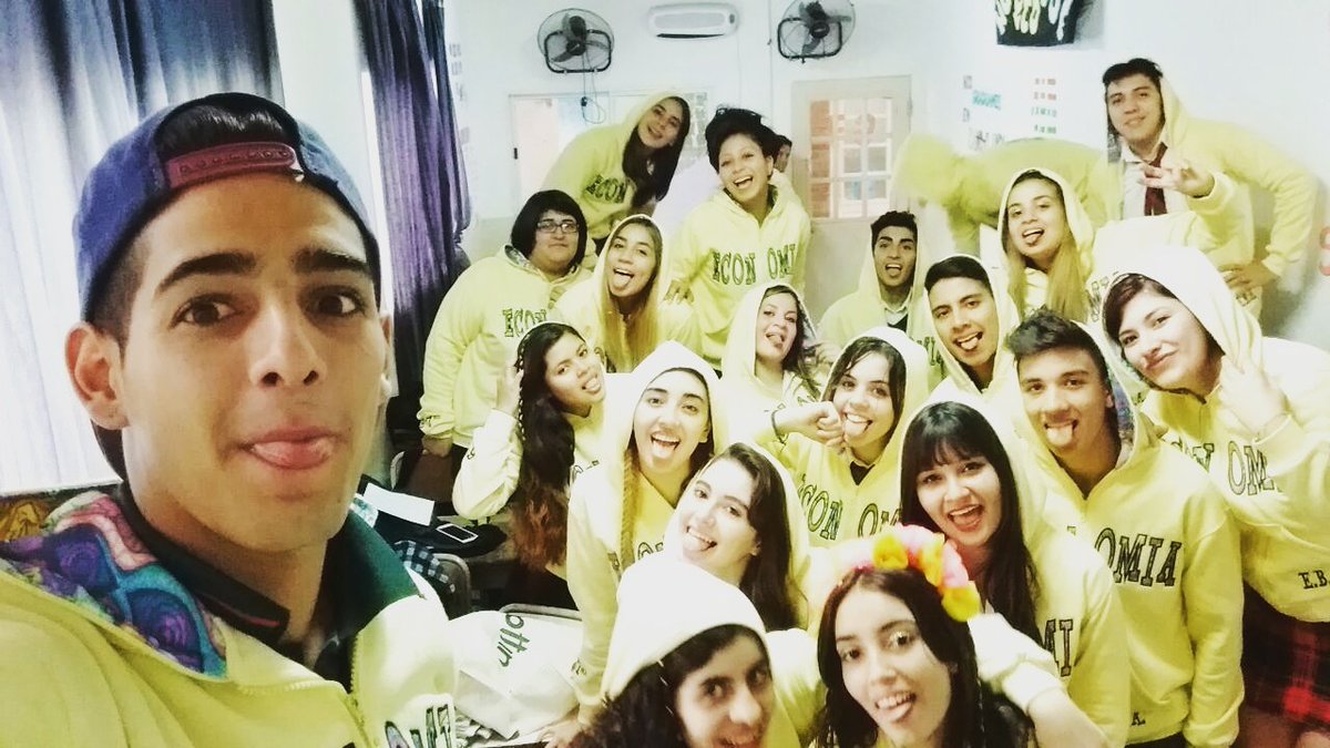egreebaXVI's tweet photo. PRESENTACIÓN DE CAMPERASSSSS #Economía #6to7ma el mejor recreo de nuestras vidas 💛 https://t.co/ADYOaAHX9A