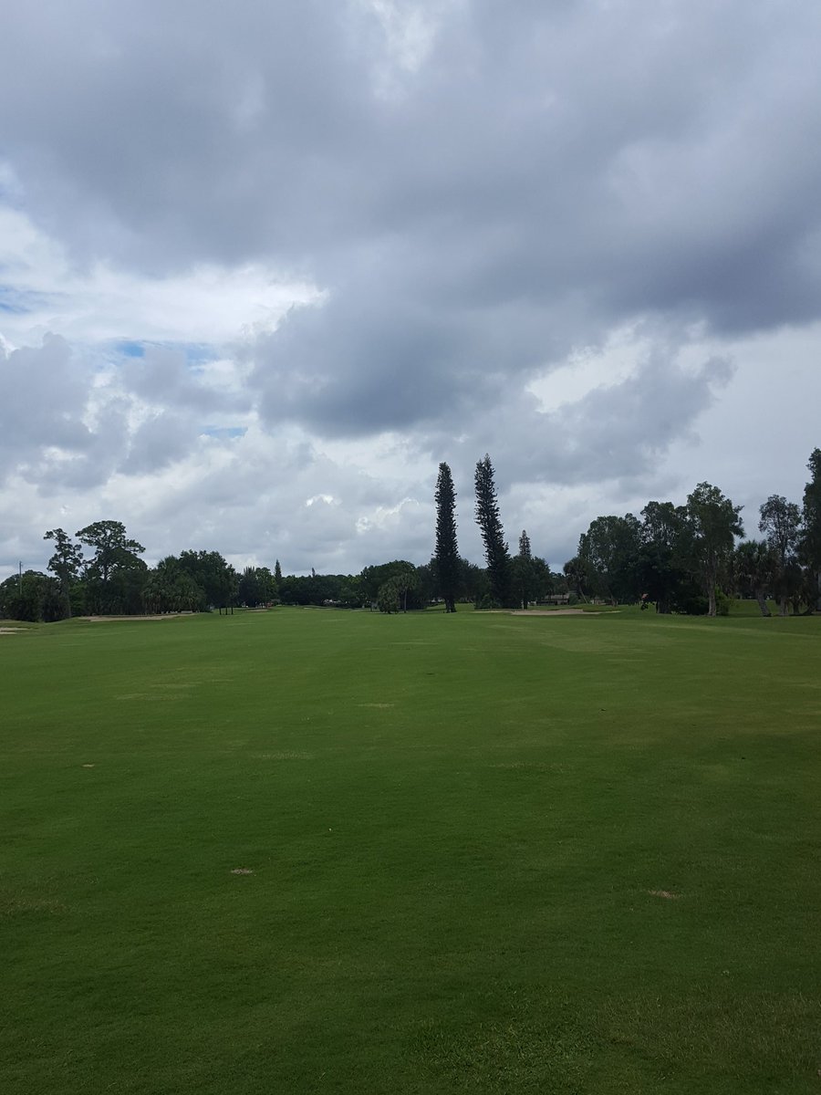 PBNGOLF's tweet photo. It's Friday before Memorial day weekend. There's the perfect cloud cover to make it like your playing in the shade!! https://t.co/WBv63LqDNs