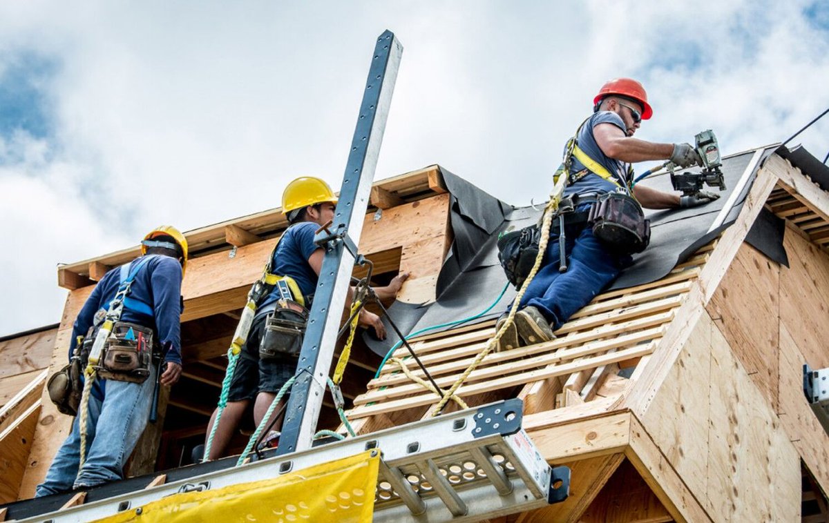 BuildersEd's tweet photo. Our team hard at work! #MenAtWork #DearbornBuilders #Team https://t.co/e6yYLgnYP8