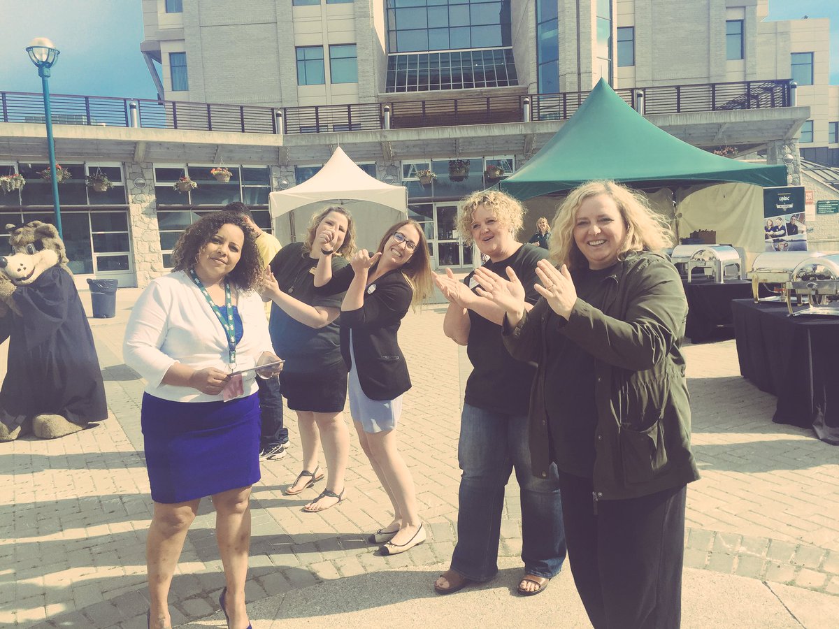 brenda_slomka's tweet photo. @UNBC staff cheering on the grads. @UNBCConvocation #teamUNBC https://t.co/5aeLxXlcsh