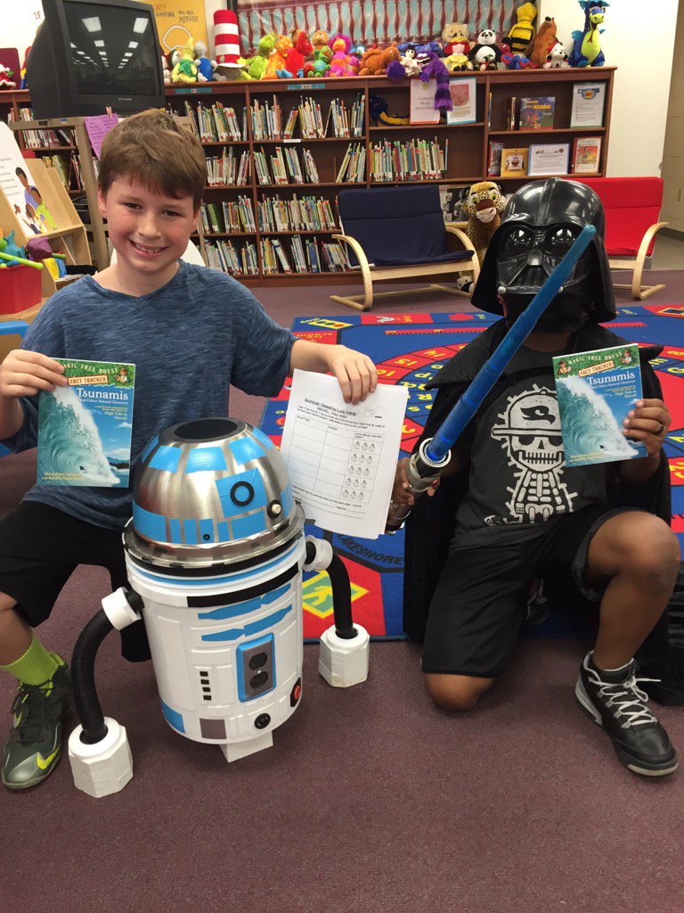 storylori1's tweet photo. @MCherryStreet @ibeforlsu #readingistheforce have summer reading logs and ready to battle the long days of summer! https://t.co/snE33iZfrI