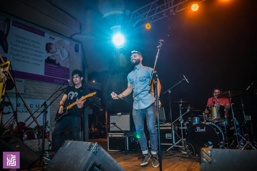 Una nueva canción en directo en Vila-real que queríamos compartir, "Invencible otra vez":
buff.ly/25pTmr9