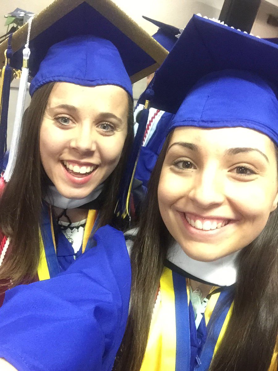 BlueHenHannahT's tweet photo. getting ready for #UDcomm convocation! #UDGrad2016 💙💛 https://t.co/qZgLpLKCC7