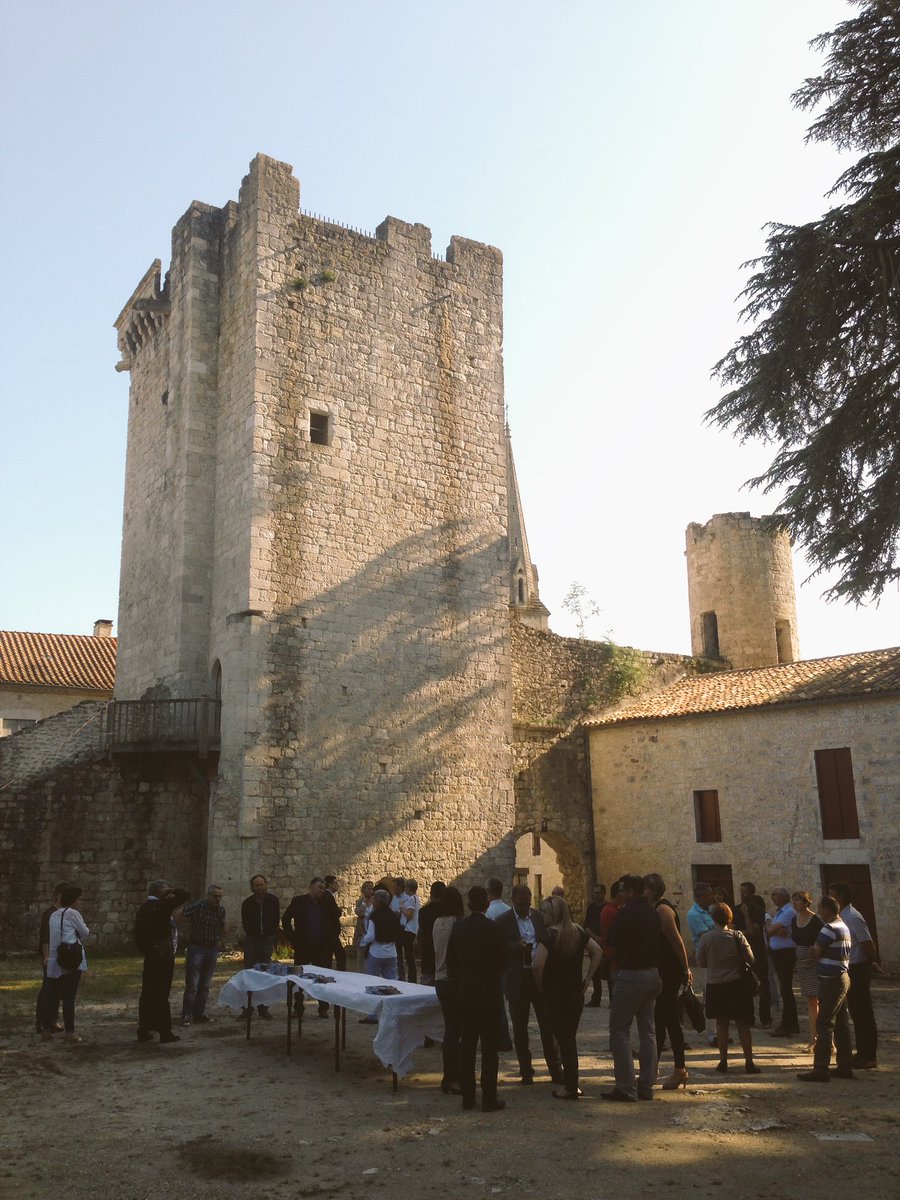 CA_16_24's tweet photo. Présentation à #eymet du guide #24plus1 #villages #perigord https://t.co/EXMXA1s32y