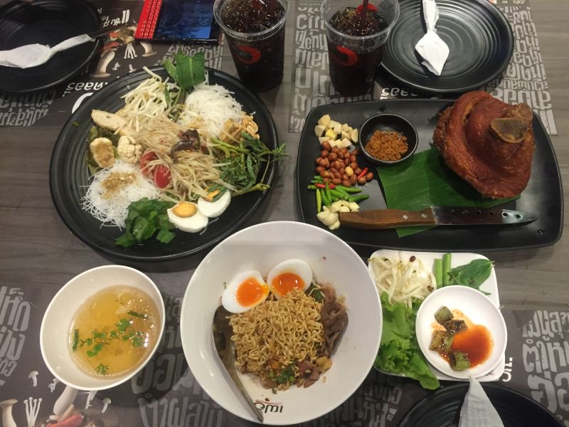 TeiKaI_I's tweet photo. #BlackBerry Thai food is every yummy. https://t.co/CfEPw7OShZ