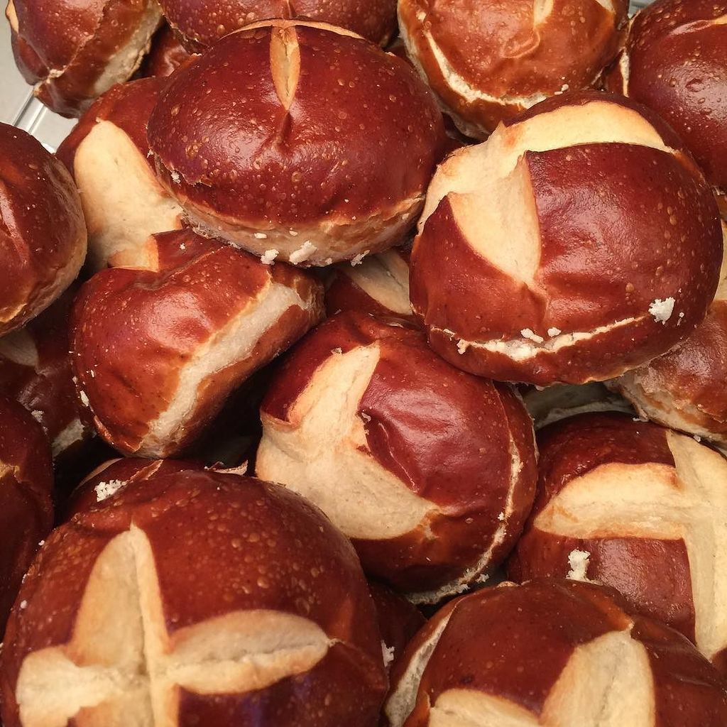 SOOfoodtruck's tweet photo. Pretzel buns on pretzel buns on pretzel buns! #treatyoself #soofoodtruck #slideonover #sli… https://t.co/iLw9svWavJ https://t.co/yLYcIx7we7