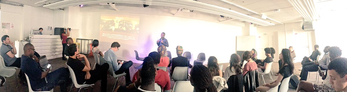 Le toujours très énergique @BacelyY on stage pour #ConnectX sur la #SiliconSavannah chez @NUMAparis #SiliconBricks 🌍