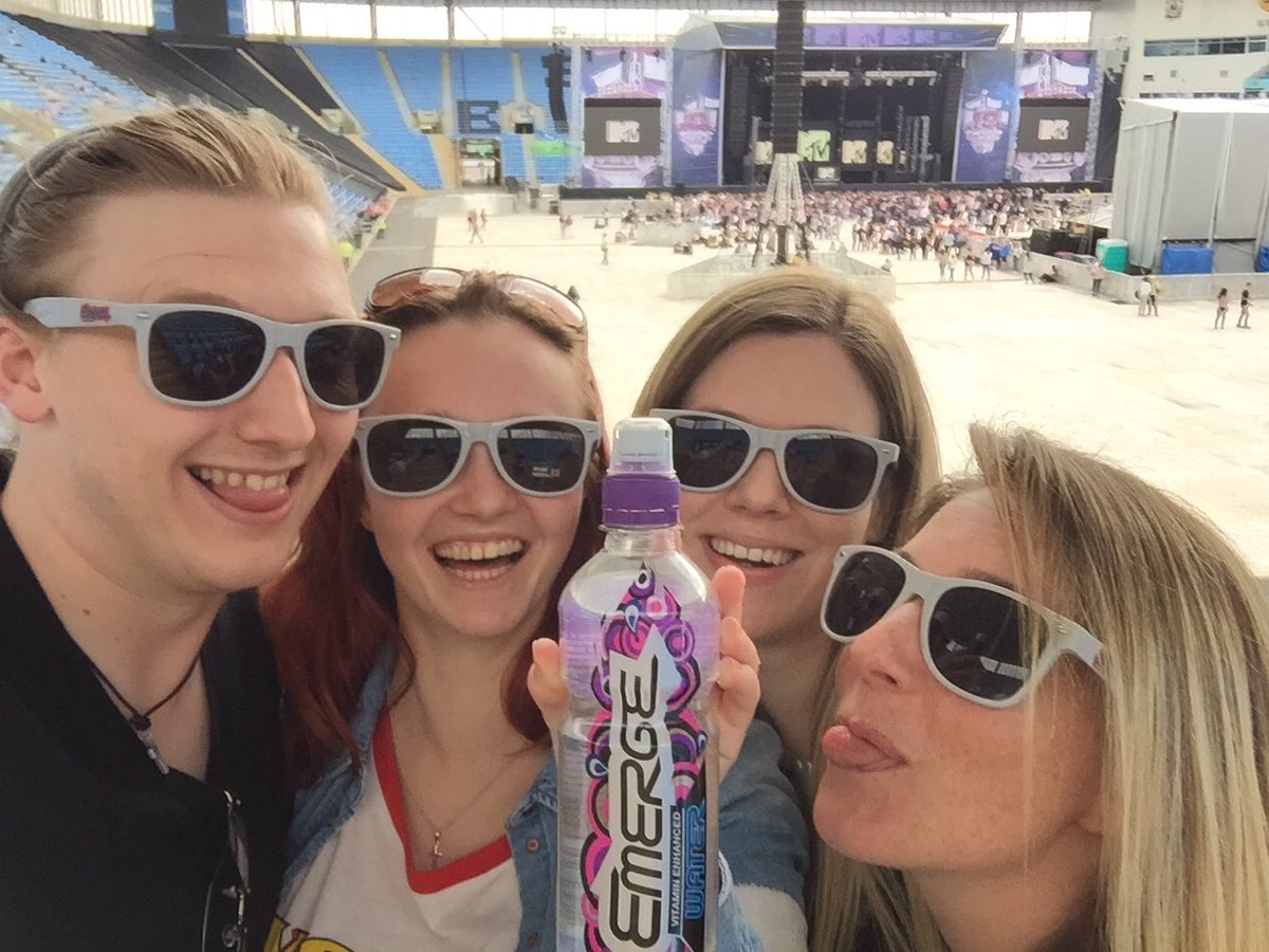 bozzaros's tweet photo. @MTVCrashes Ricoh selfie #emergefuel https://t.co/3hjgmk6caX