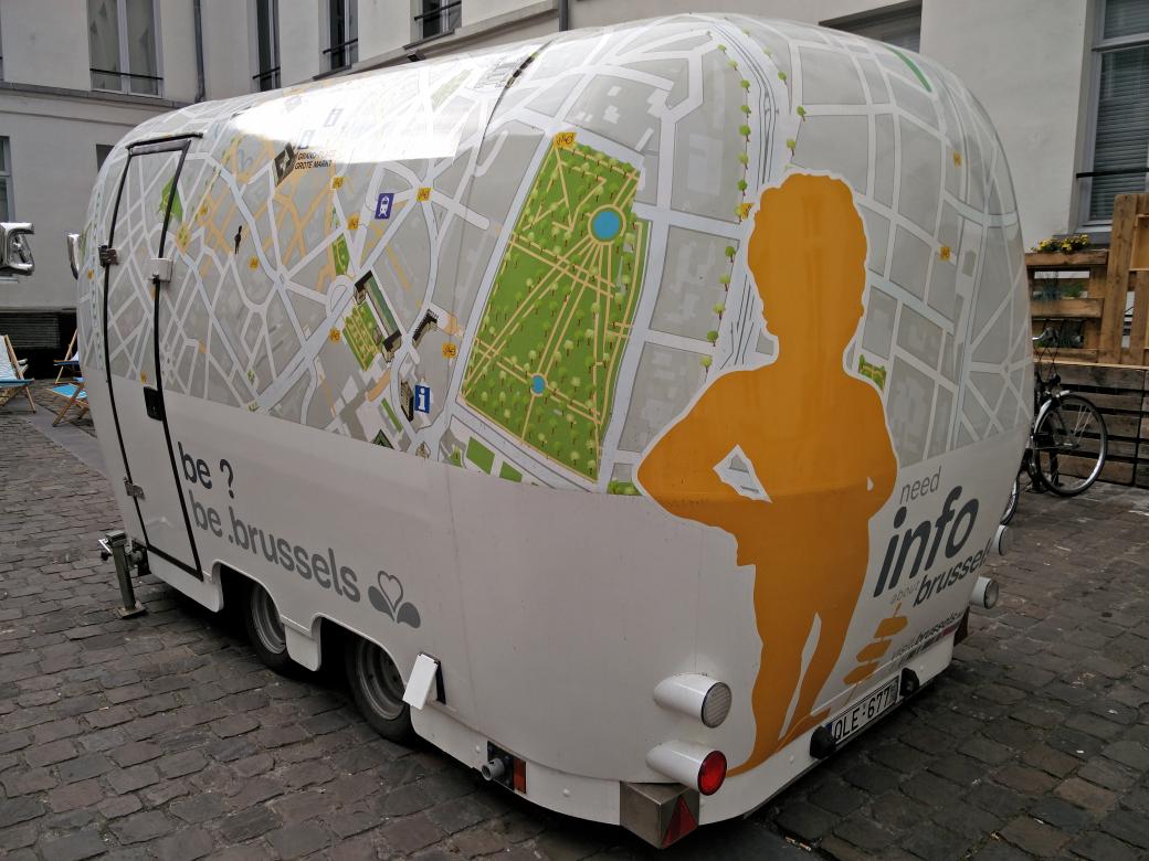polintransition's tweet photo. C'est parti ! #marathon #MakeBrussels projet #MagasinGratuit #GiveBox du groupe @1000Bxlentransi @robintransition https://t.co/hWssJT868g
