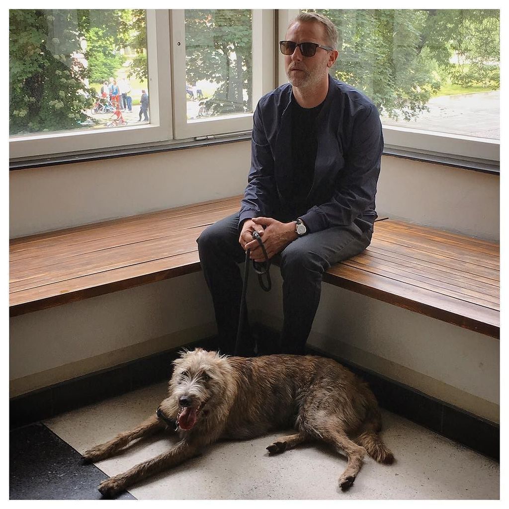 oletillmann's tweet photo. Flo and Dog. #Architecture #IBA57 https://t.co/VxrMkrSLWp https://t.co/sxZ1uHEI3R