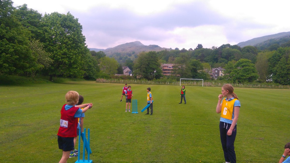 Mr_RBond's tweet photo. Anyone for cricket?? Year 5/6 enjoying a great afternoon on the field. https://t.co/MoFJvpvko0