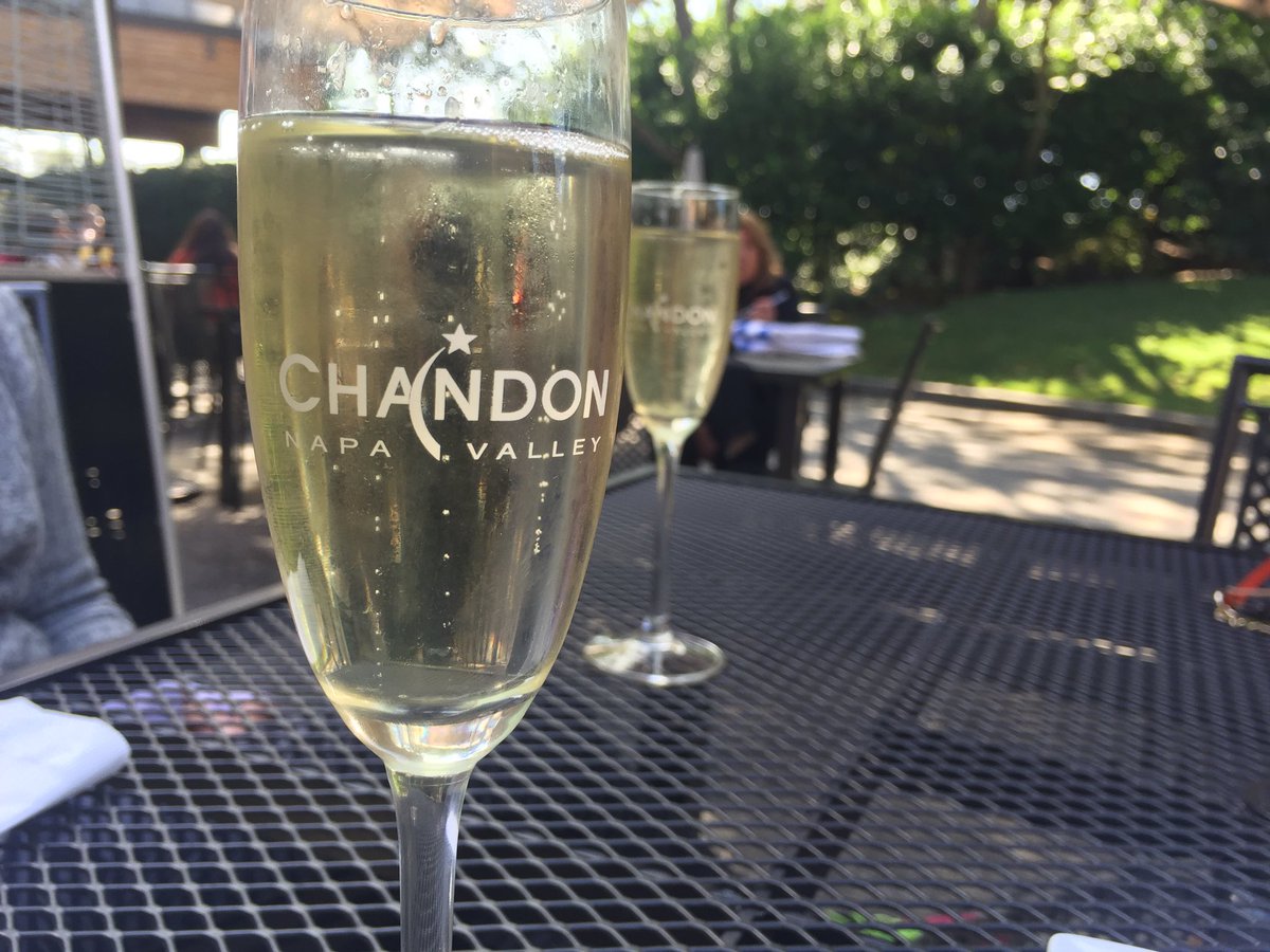 TweetsByJENGA's tweet photo. @ChampagneFriday starts at @ChandonUSA with Napa Valley Balloons. Unforgettable experience! https://t.co/Vod4EFwrAY