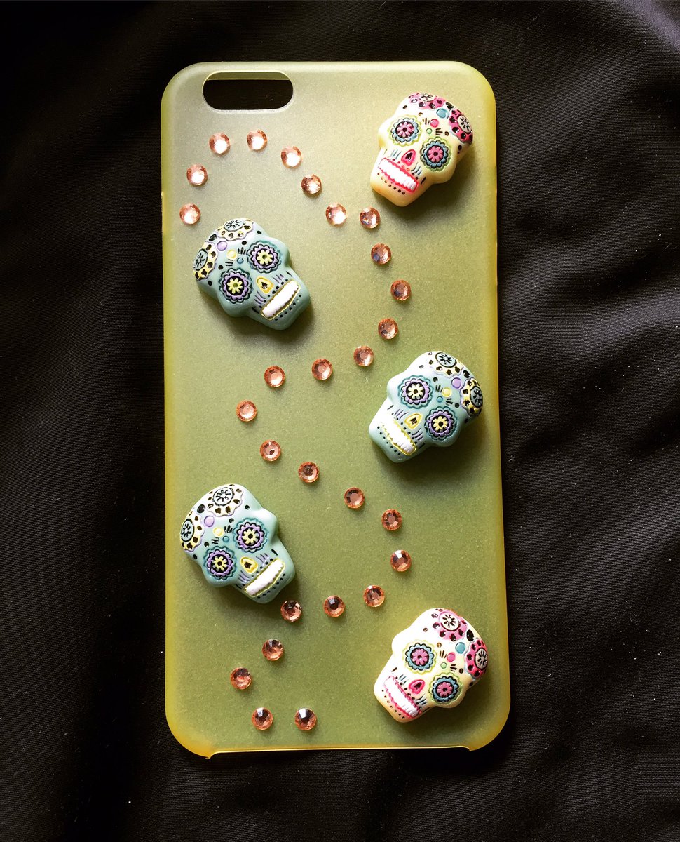 OrdinaryISLY's tweet photo. Customised iPhone cases for sale 💥 #iPhone #customisedcase #phonecase #camdenmarket #forsale #handmade #craft https://t.co/5ZXHeNf0cS