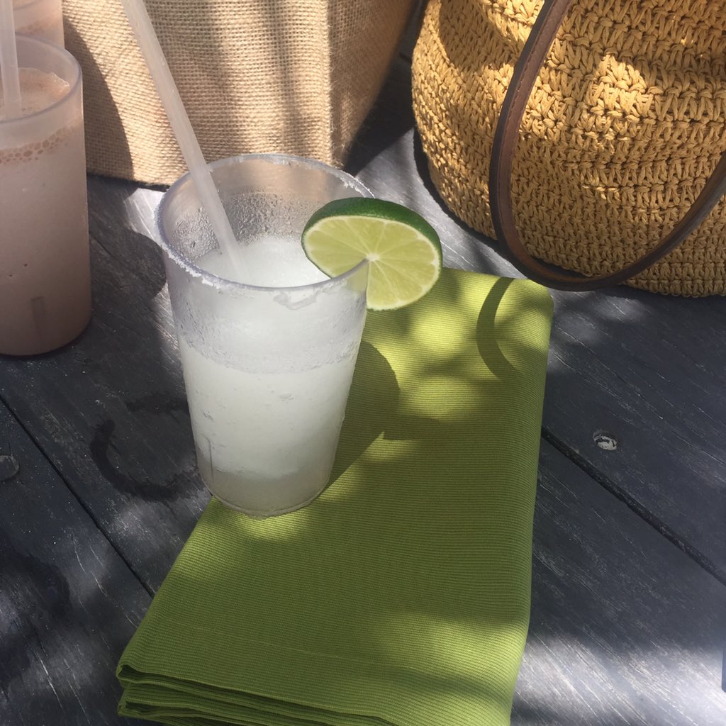 ModeLivingNYC's tweet photo. Add some color to your weekend, wherever you are ๐#holidayweekend #modeliving #lime #napkin #home #homedecor https://t.co/9Mb4UtjtaI
