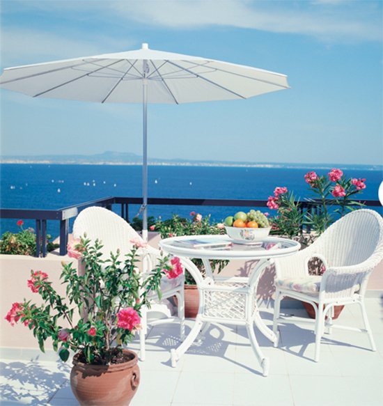 StyleAtHome's tweet photo. Painting your #outdoorfurniture this weekend? Make sure you follow these helpful tips! https://t.co/RjHZVVfE3O #DIY https://t.co/70kPJMflK7