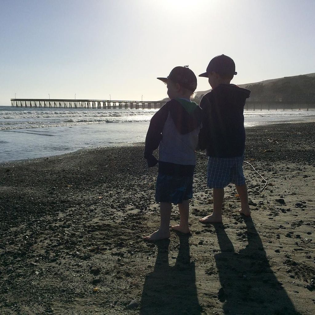 jaybirdg's tweet photo. Boys trip to Cayucos. Day 1. Searching for skipping stones. https://t.co/MdnCWgesbq https://t.co/7rGUr3dced
