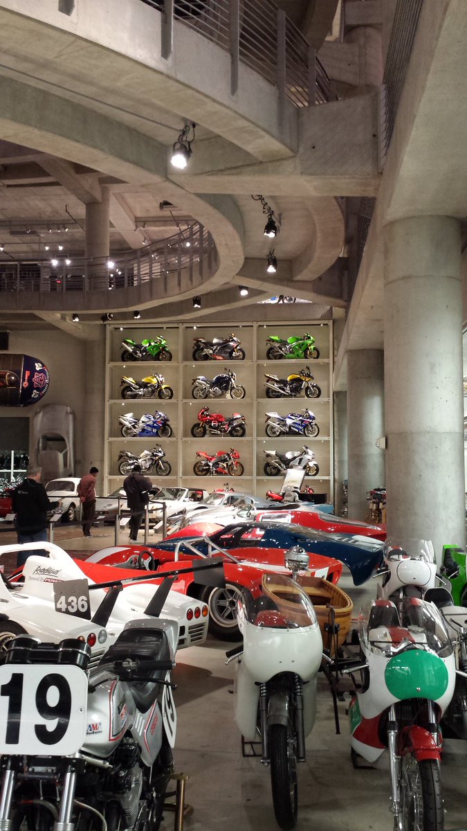 MHMoritz's tweet image. Big kid toy store.