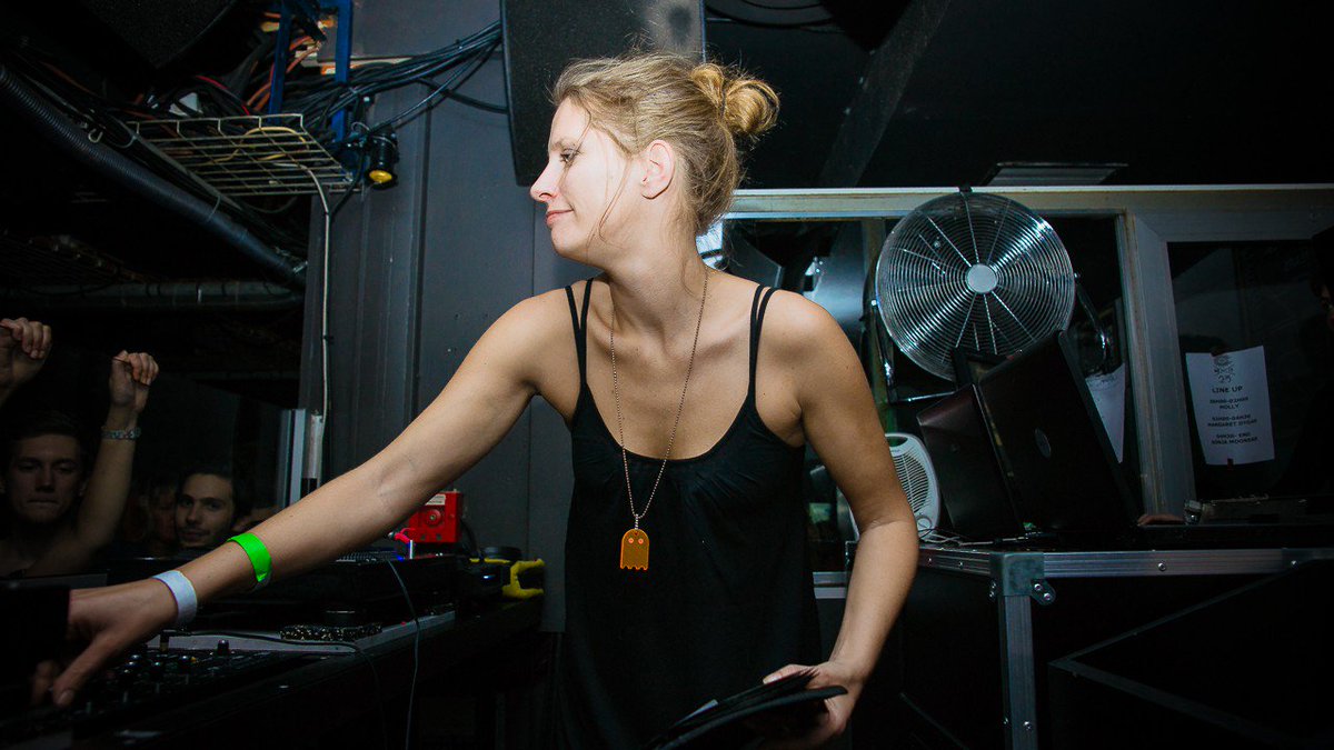 BE_AT_TV's tweet image. #SonjaMoonear is LIVE at @MovementDetroit right now

Watch her set now: be-at.tv/brands/hart-pl…