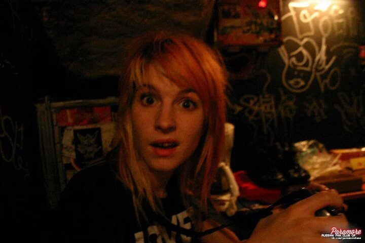 LiveForHayley's tweet photo. New/old photos of @paramore https://t.co/TYs3Um5vdQ