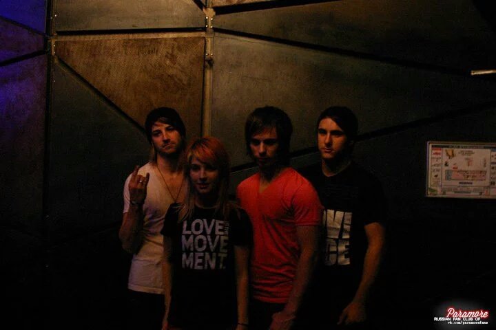 LiveForHayley's tweet photo. New/old photos of @paramore https://t.co/TYs3Um5vdQ