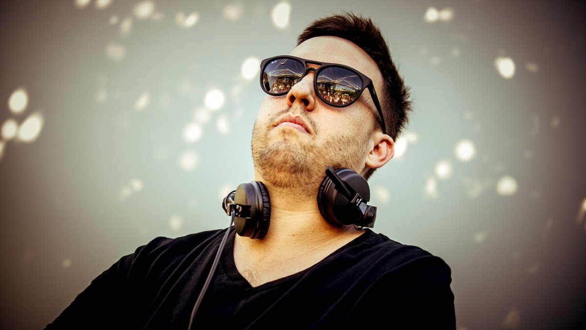 BE_AT_TV's tweet photo. Groovy vibes with @MaceoPlex at @MovementDetroit right now

Don't miss it: https://t.co/kuXKLH2rcu https://t.co/nMPsAwK9fl