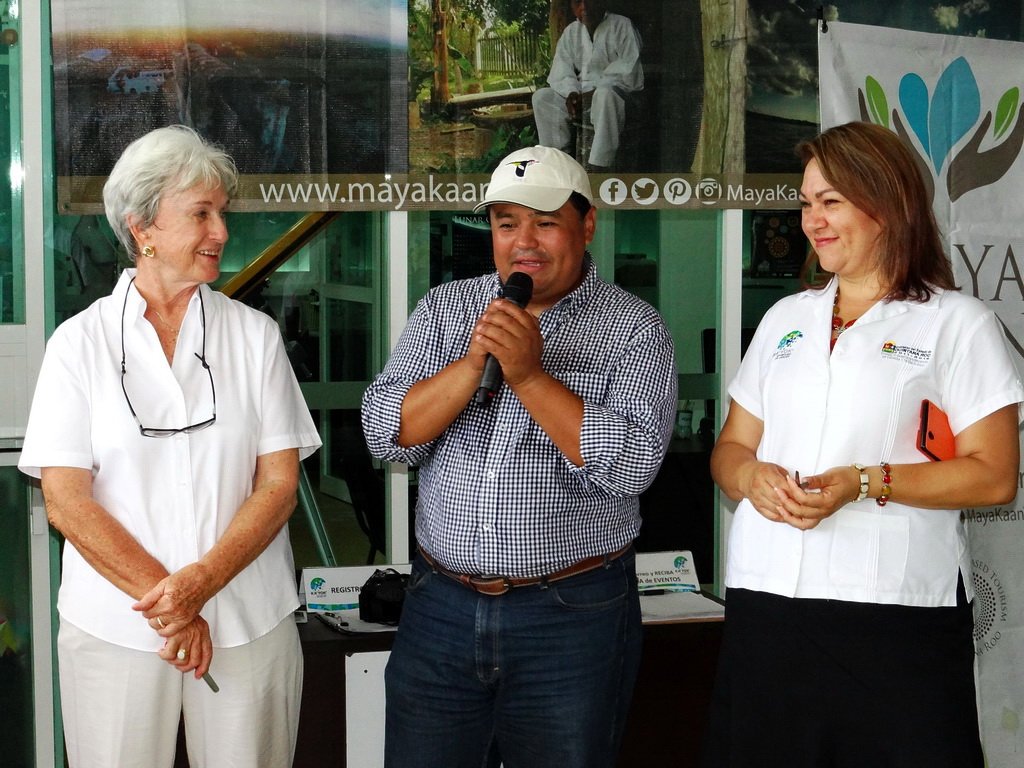 PlanetarioCun's tweet photo. Formalmente inaugurado hoy #FestivaldelasAves Cancún 2016 de #GreenJay y el Lab de Ornitología de @Cornell en Kayok https://t.co/EWjzSgmzBZ