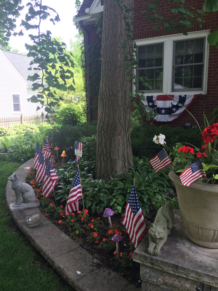 SandCatz's tweet photo. #Flagified my house for Memorial Day ๐บ๐ธ๐บ๐ธ๐บ๐ธ๐บ๐ธ https://t.co/qB79xRu2he