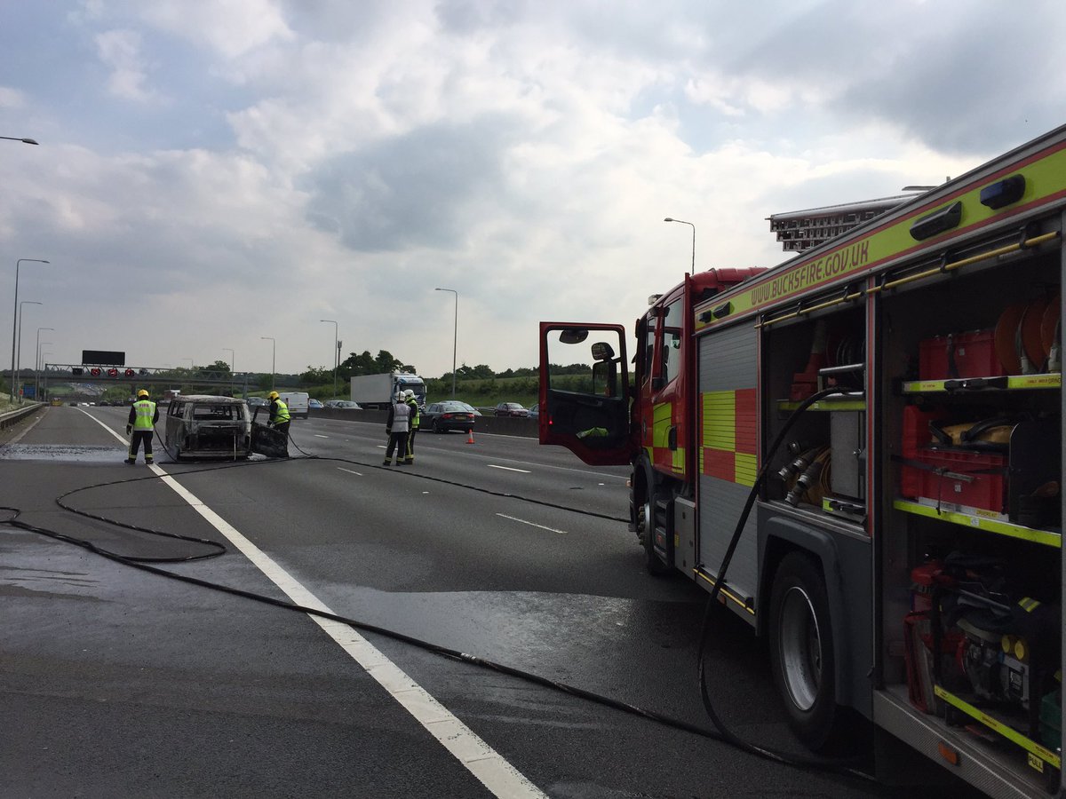 FireGerrardsX's tweet image. 2nd vehicle fire on M25 today attended by crews at Gerrards Cross today #fire #m25 #campervan