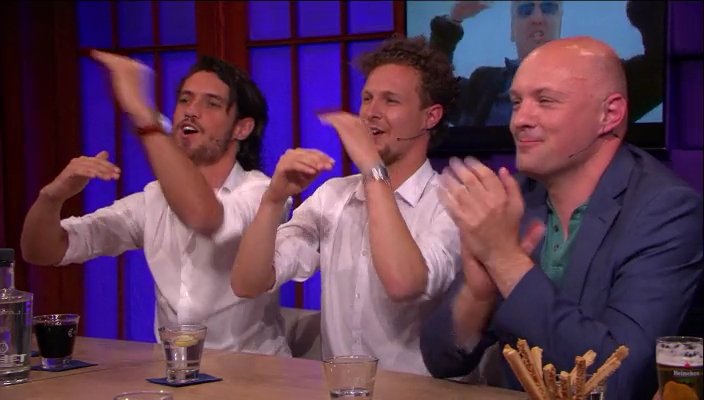 rtltonight's tweet image. &apos;Ik ben René Froger, can&apos;t reach much hoger!&apos; Topteksten van @StreetlabTV en René himself! bit.ly/1Wr4azW