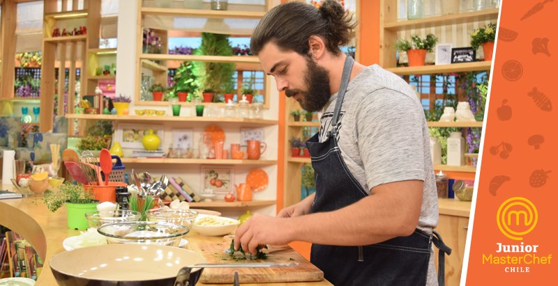 MasterChefChile's tweet photo. Descubre una ingeniosa forma de reutilizar las papas fritas https://t.co/agM5pMebCf #JuniorMasterChef #MasterDatos https://t.co/lrAvkwgGox