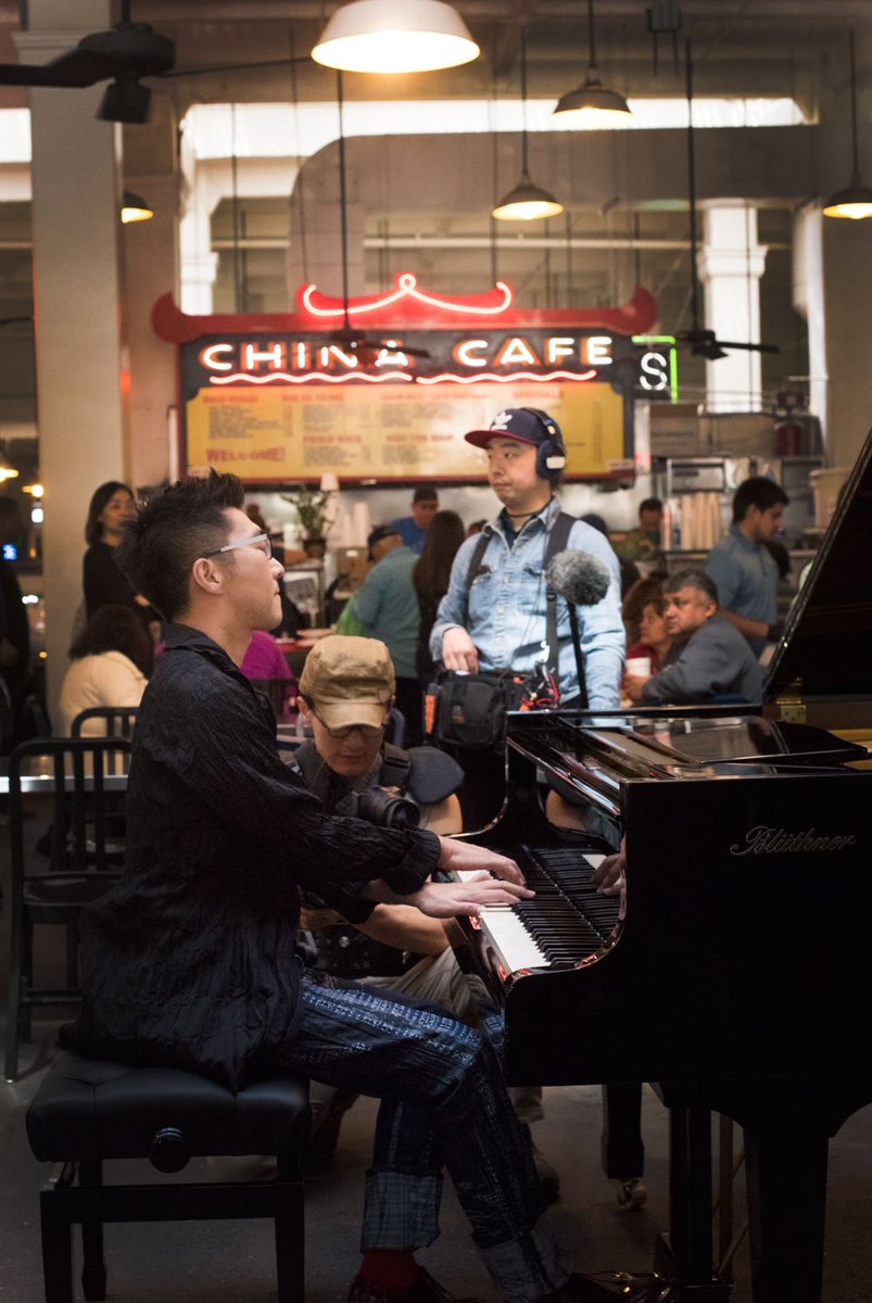 GrandCentralMkt's tweet image. World-class pianist Zhao Yinyin &amp;amp; Mayor Eric Garcetti both played for us on this gorgeous #Blüthner piano today!