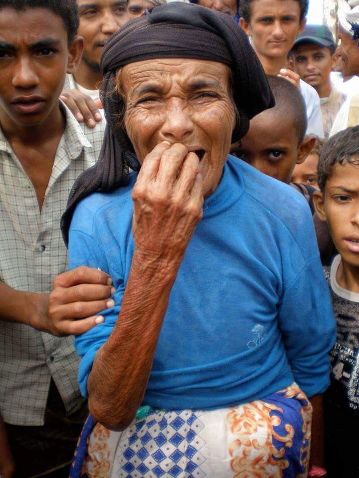 ALyemennow's tweet photo. درجة الحرارة في #الحديدة تتعدي 40° والكهرباء معدومة بشكل كامل والأمراض تفتك بالاهالي
#الحديدة_محافظة_منكوبه https://t.co/fLFA6Y6asK